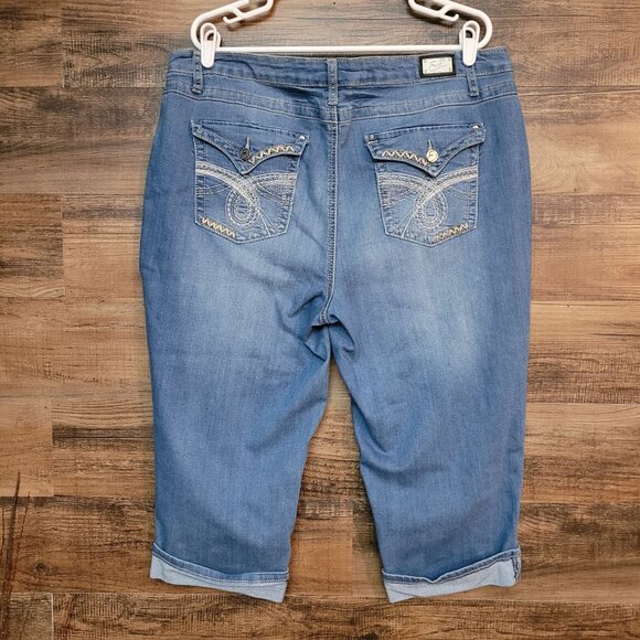 Earl Jeans 18 W Capri Cuffed Mid Rise Thick Stitch Medium Light Wash Stretch - Picture 1 of 10